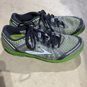 Brooks women’s  Green and Black Athletic Shoes